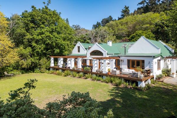 Joint mandate.
Experience an exclusive lifestyle in this beautifully renovated farmhouse, complete with two adjacent cottages, ideally ...