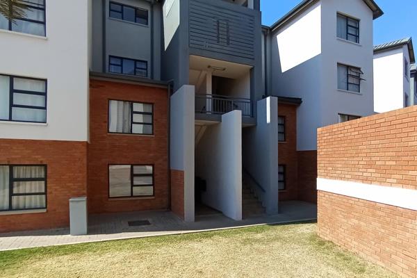 Located in the prestigious Lombardy Meander within Lombardy Estate, Pretoria East, this stunning 2-bedroom modern apartment offers the ...