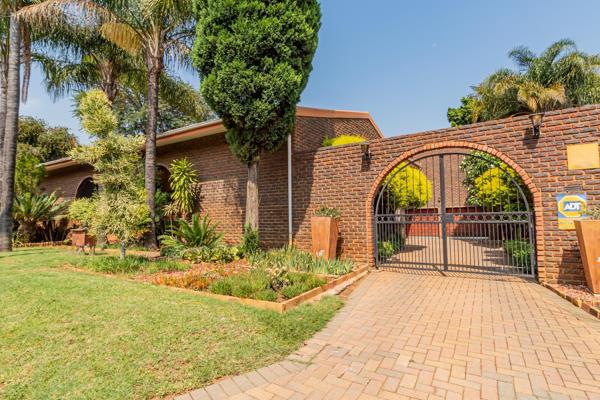 Excellent location, close to English primary and secondary schools. Close proximity to Steve Biko Hospital and DIRCO (Foreign Affairs) ...