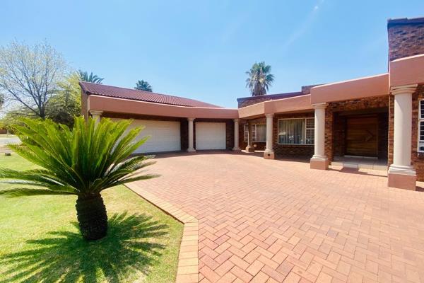 This stunning and spacious 4-bedroom family home is located in a highly sought-after, secure estate in Sunward Park. 

Perfect for ...