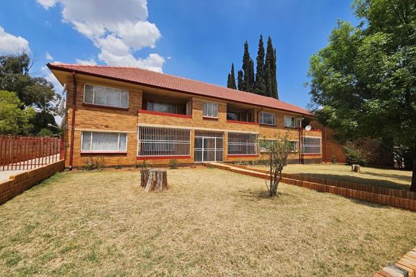 Spacious and fully tiled one and a half bedroom flat. Kitchen with cupboards and stove. Large lounge area and balcony. Water and ...