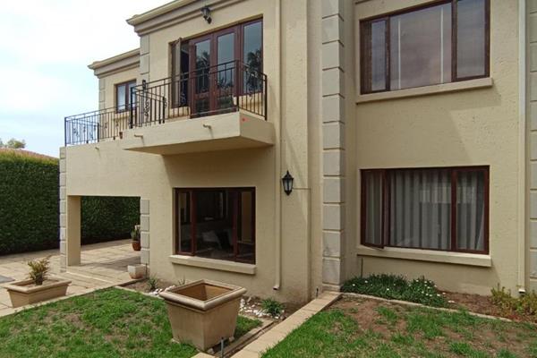 This family home ticks all the boxes. It is located near Dainfern, a walkway from Chartwell corner and Steyn City. Very close to ...