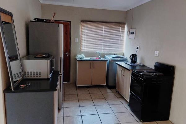 Suggested opening bid R810 000 

Size : 482 sq/m

Property includes 2 bachelor flats with a rental income of R 3000 each.
Flats ...