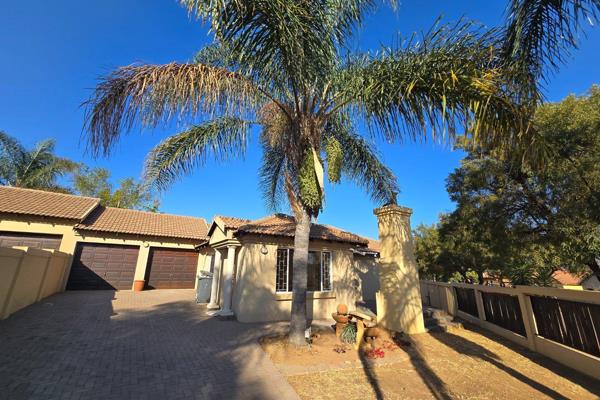 Neat house situated in Thatchfield Crest Estate.  The house offers 3 bedrooms, 2 bathrooms, open plan lounge / dining room area ...