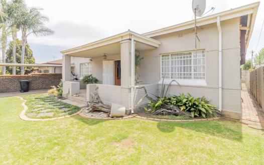 3 Bedroom House for sale in Geduld Ext 2