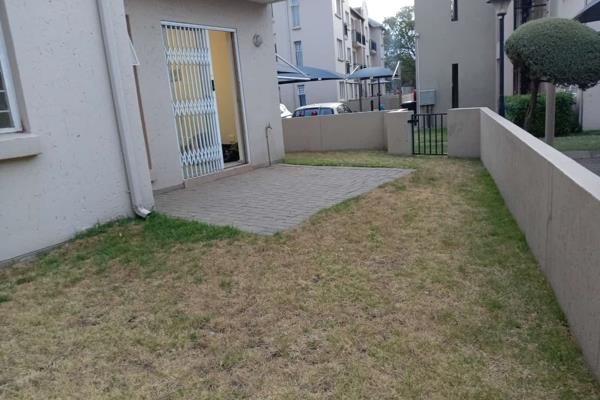 This unit is nestled in the heart of Boksburg and in a very quiet complex called Park Square at Klippoortje. 

This modern residence ...