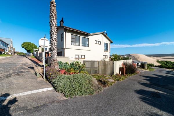 *Exclusive Mandate* 

This stunning 4-bedroom house with beautiful views of the Breede ...