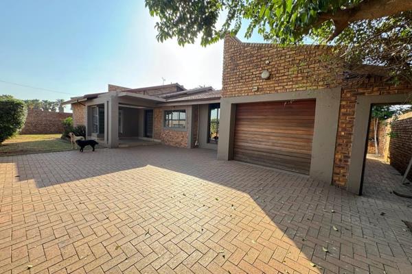 Situated in one of Benoni most sought-after neighbourhoods Actonville.
This architecturally designed 4-bedroom en-suite residence is ...