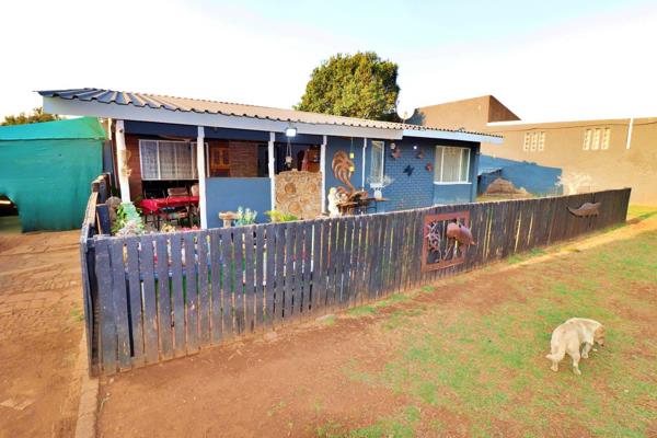 This lovely home offers your family 

3 bedrooms, 

2 bathrooms, 1 is a MES

Spacious living area,

kitchen with space for ...