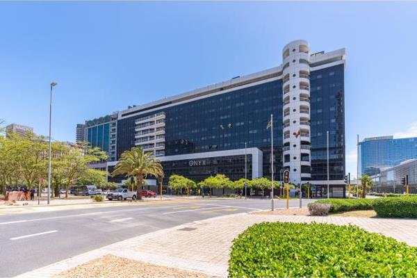 Discover urban living at its finest in this stunning modern studio apartment located in the heart of The Onyx, Cape Town. Spanning ...