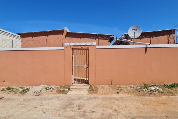 Income generating property nested in Kwazakhele neighbourhood. Well enclosed and secured twelve (12) flats, two (2) outside toilets and ...