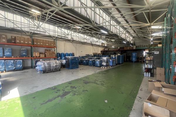 This 600m2 versatile warehouse has just become available in the very popular Parow East node. This spacious warehouse unit offers a ...