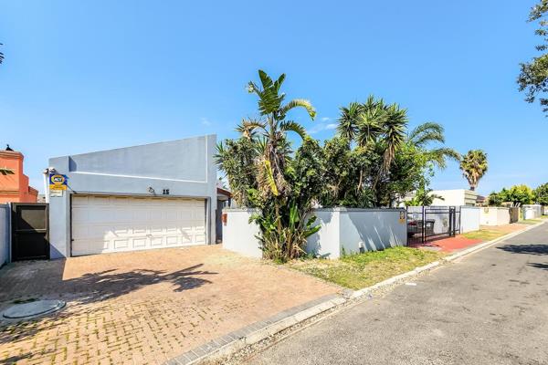 This beautiful house is perfect for familes, professionals and anyone looking for comfort and convenience.  The double automated garage ...