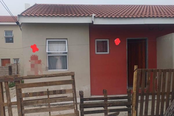 2Bedroom house ,open plan kitchen /lounge 
and bathroom.

The house is close to all amenities.

For viewing call me today !!!