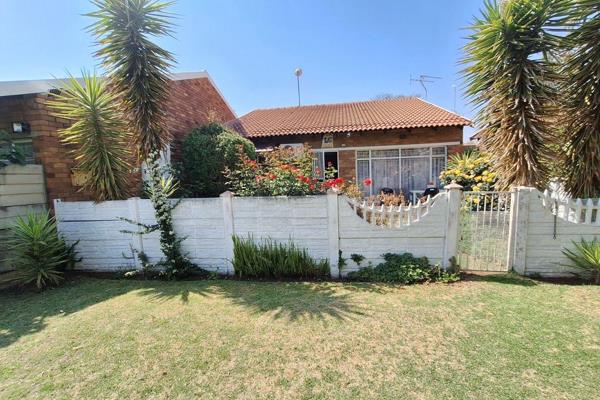 3 bedrooms, 1 full bathroom, open-plan living areas, kitchen.
Carport for 2 cars, small garden, communal pool. JOJO, Wendy house and ...