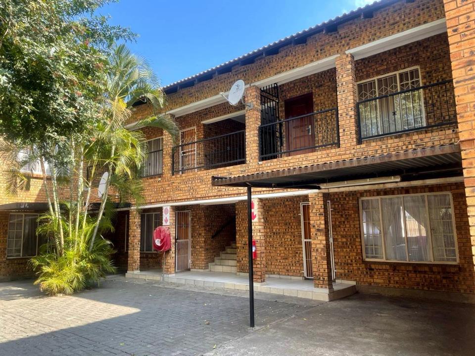 2 Bedroom Apartment / flat for sale in Rustenburg Central - P24-115041701