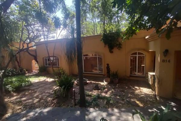 This spacious 4-bedroom house in Florauna, Pretoria, is perfect for a large family or multiple couples looking to share a comfortable ...