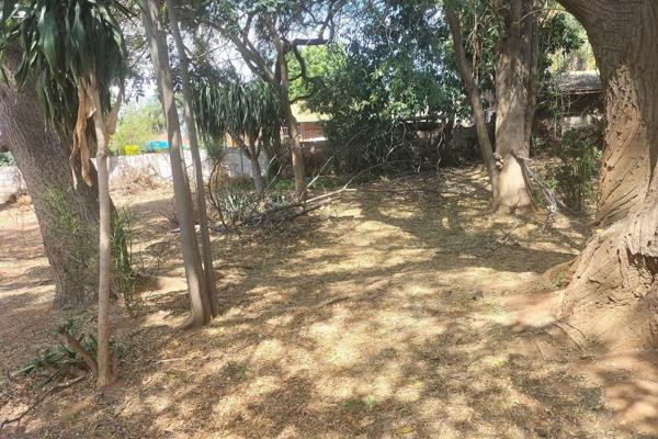 This 427m2 vacant erf in the serene neighbourhood of Florauna, Pretoria, offers a prime opportunity for you to design and build your ...