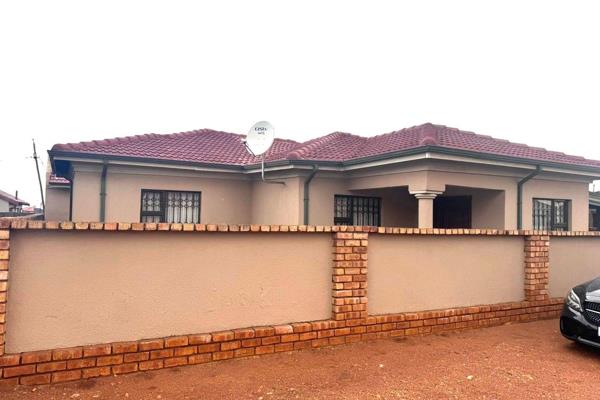 House For Sale In Vosloorus, Marimba Gardens Ext 9.

Situated next to necessary amenities such as private hospital, shopping ...