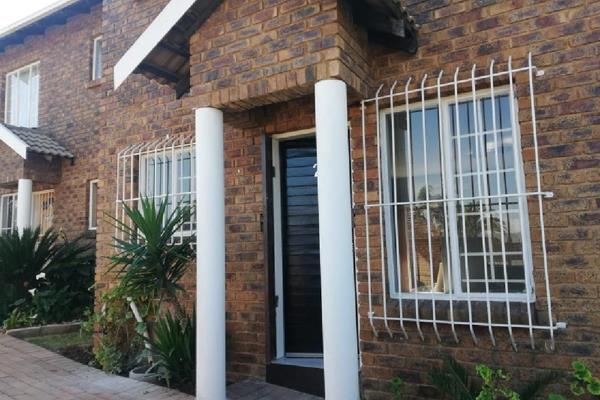 A beautiful 2 bedroom Townhouse-Villa to rent in Van Riebeeck Park. Featuring 2 bedrooms and 1.5 Bathrooms (half bathroom is located ...