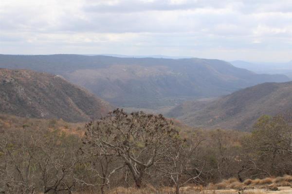 Escape to the heart of unspoiled nature with this off-the-beaten-track farm, nestled in the majestic mountains near Polokwane. Offering ...