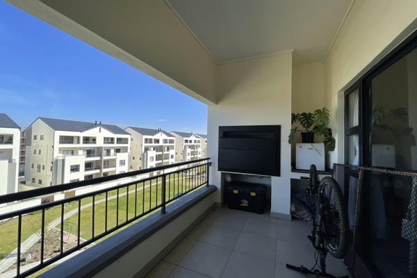 Penthouse with Built-in Braai, Two Bedroom, Two Bathroom - Huntsman Estate

Available ...