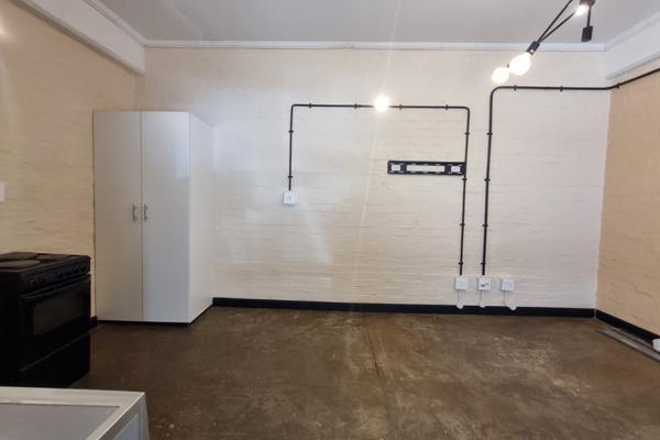 Stunning Apartment for Sale at Craftmanship, Maboneng.

Offering, 1 bedrooms, 1 bathrooms, Parking, a Kitchen and Tv area.

Call me ...