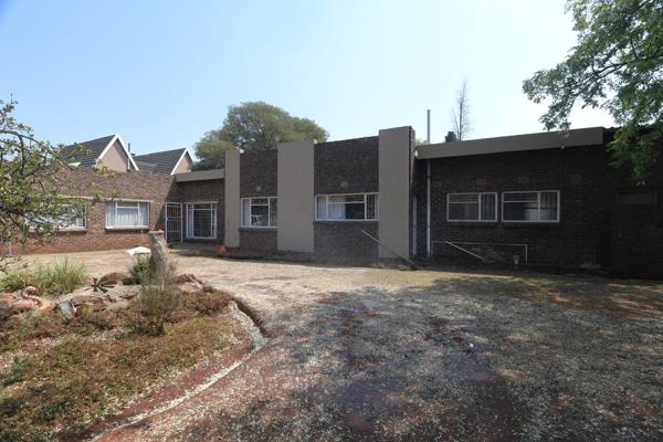 4 bedroom home with  borehole for sale in edelweiss.

Nestled in the serene neighborhood of Edelweiss, this spacious 4-bedroom house ...