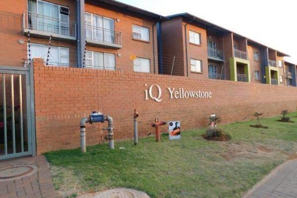 Stunning 2 Bedroom 2 Bathroom Apartment to let in iQ Yellowstone. 

This second floor apartment offers both modern aesthetic and ample ...