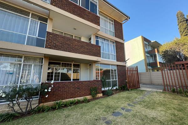 This cozy ground floor unit, conveniently located near the complex swimming pool, offers ...