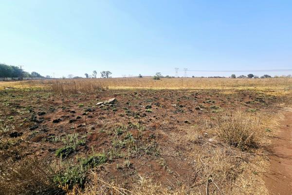 Prime 8.5 HA Land for sale in Mnandi! 

1000m length to electricity poles

85 000 m/2 in size 

Pure land 
Bore hole will need ...