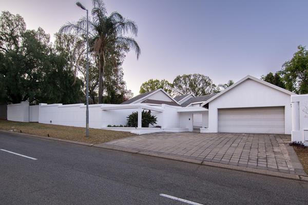 Exquisite Family Home with Potential for Extra Accommodation

Nestled in the sought-after boomed-off area of Paulshof, this impressive property boasts a spacious 3-bedroom family home with the added bonus of a large outbuilding ...