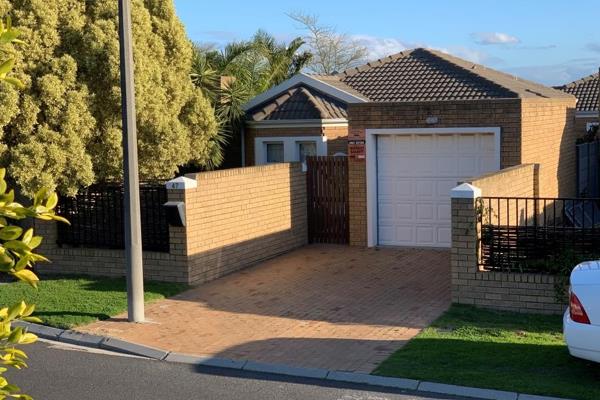 Cute, convenient and safe detached face brick house in excellent ...