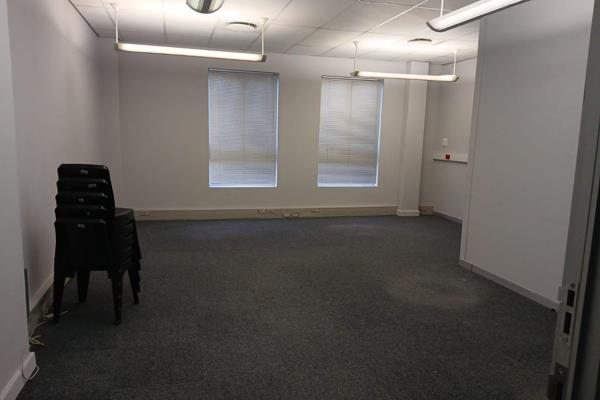 1st Floor Open Plan Office to rent. 
Available from 1 November 2024.
Size: 42.5 sqm ...