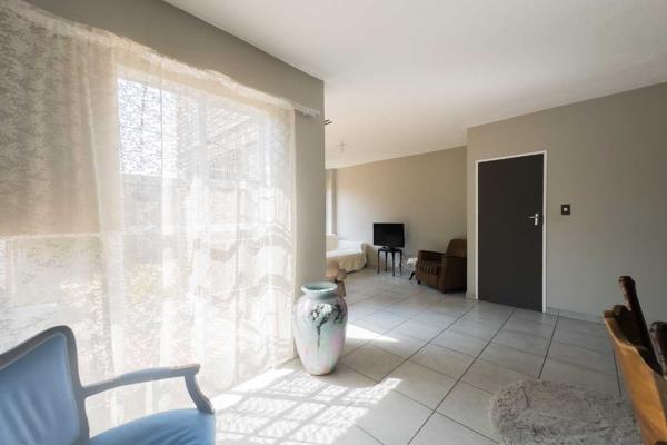 This spacious 2 Bedroom, 2.5 Bathroom duplex offers an open-plan design.  
The ground ...