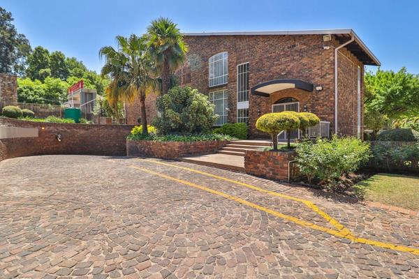 Located in the charming suburb of St Andrew’s in Bedfordview, this spacious three-bedroom, two-and-a-half-bathroom apartment offers a ...