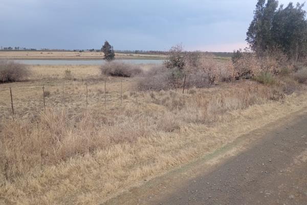 null
This 500ha farm is situated in the Moqhaka Municipality 30 minutes drive from Kroonstad.
It has got 320ha grazing with 6 crips ...