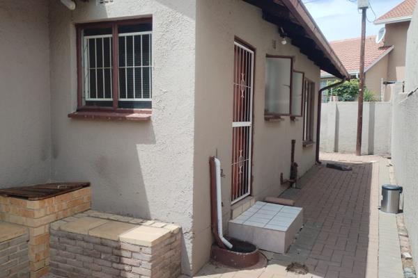 2 Bedroom House in Norkem Park for Rental.

This 2 bedroom house is situated in Norkem ...