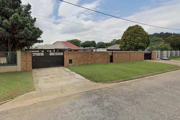 1 Bedroom Garden Cottage to Let in Horison, Roodepoort
Rental: R6,200 per month
Location: Horison, Roodepoort
This charming garden ...