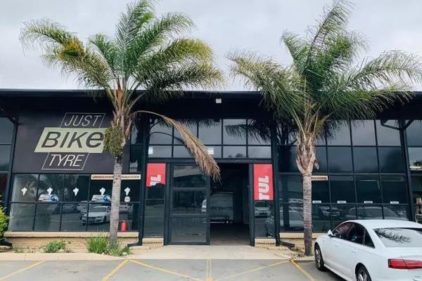 This retail/showroom is currently available To Let in Plum Court in Louwlardia. ...