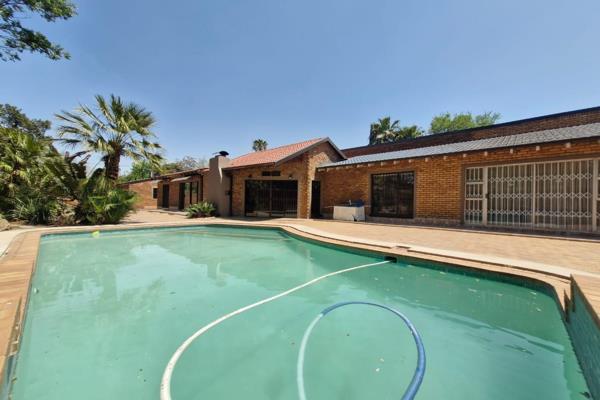 SOLE MNDATE
Absolutely fabulous property with modern finishes.
Location of the property is:
Gauteng east in the east rand ...