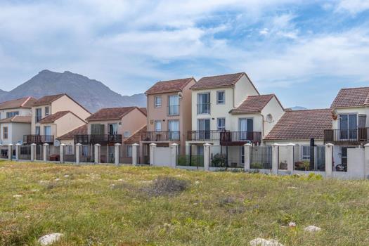 3 Bedroom Townhouse for sale in Muizenberg