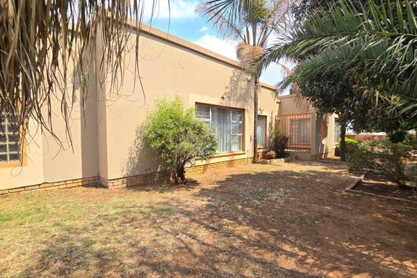 This Property Offers:
* 3 Spacious Bedrooms with B-I-C.
* 2 Modern Bathrooms - (Main En-Suite &amp; Guest Toilet)
* 3 Living Areas - ...