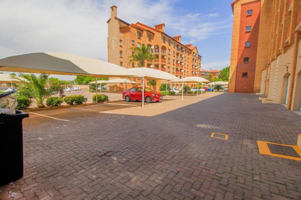 Fancy a short stroll to the Gautrain station for your daily commute? No traffic, no stress! 

This spacious first-floor unit is ...