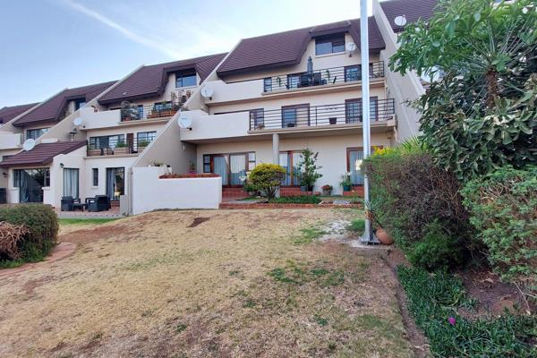 Ground floor garden unit in a quiet complex on Northcliff Hill.
Two large bedrooms with ...