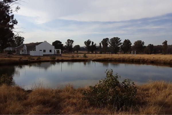 Escape to the countryside!
Grab this stunning, modern family home that is situated on a private game farm in Walkers Fruit Farms
Open ...