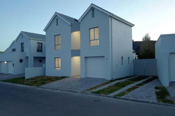 3 Bedrooms
3 Bathrooms
Open plan Kitchen / living area.
Single Garage.
Prepaid electricity.
Available 01 November 2024.