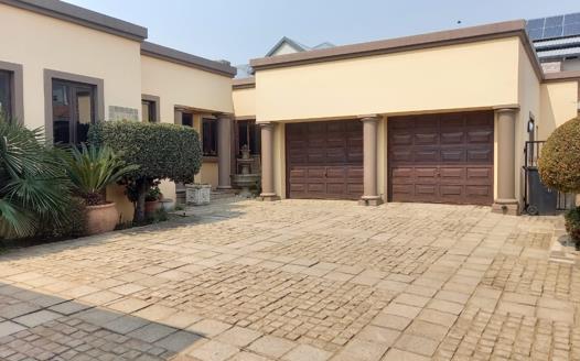 4 Bedroom House for sale in Bedfordview