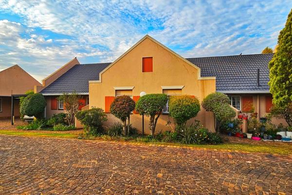 Corner Stand Townhouse in The Gables, Albertsdal, Alberton - Priced to Sell!&quot;

The House:
-	2 Bedrooms
-	One full ...