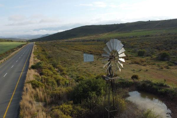 this farm is on the Stormsvlei road between the N2 and Bonnievale. waiting for the right entrepreneur / farmer. Tar road access.  An ...